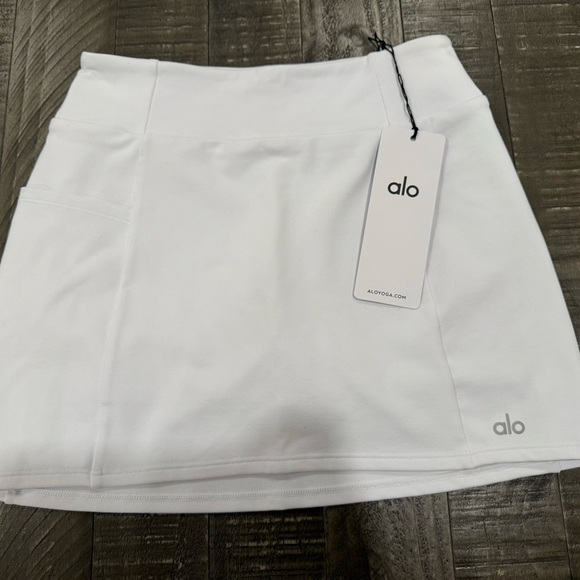 ALO Yoga Dresses & Skirts - Alo White Good Form- high waist Tennis Skirt - Brand New!